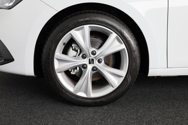 Seat LEON FR 1.0 TSI Hatchback 110 pk | Verlengde garantie | Navigatie via App | Parkeersensoren achter | Autom. airco (3 zones) | LED koplampen |