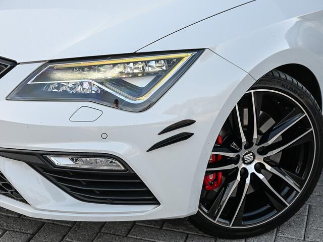 Seat LEON ST 2.0 TSI CUPRA 300 · Panorama dak · Beats Sound · Black line · Full Led · Camera · Stoelverwarming · Adaptive Cruise · Virtual Cockpit · Ambiance interieur ·