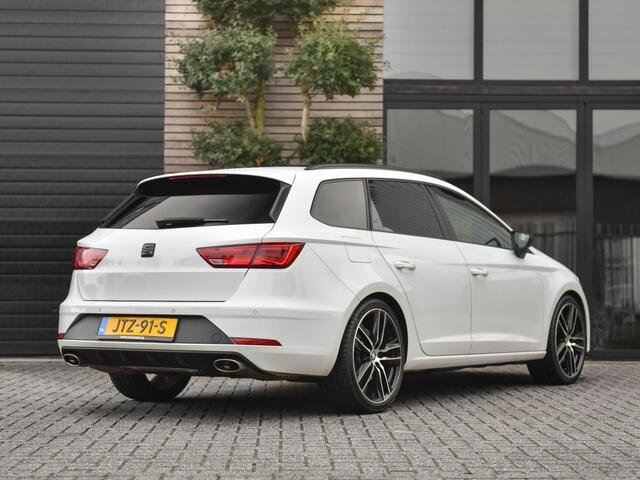 Seat LEON ST 2.0 TSI CUPRA 300 Panoramadak Adaptive Cruise control Beats audio 19 inch velgen