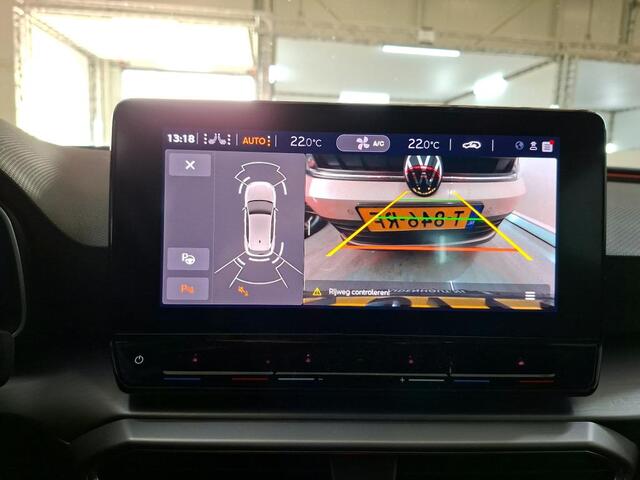 Seat LEON 1.5 eTSI FR Launch Edition / Camera / Navigatie / Zwenkbare trekaak / Parkeersensoren V+A / Lichtmetaal 18 inch /