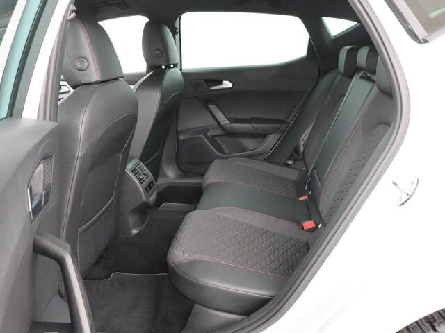 Seat LEON 1.4 TSI eHybrid PHEV FR | Trekhaak | Adaptive cruise | Carplay | Sfeerverlichting | Navigatie | Side Assist | Parkeerhulp | Full LED | Bluetooth | PHEV | Plug In