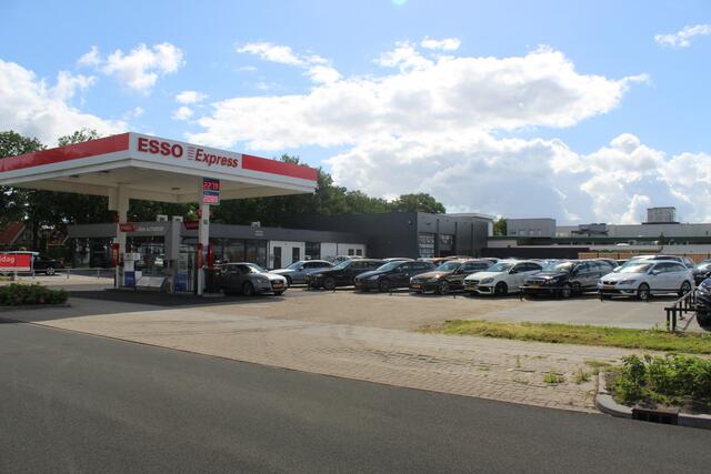 Seat LEON ST 1.5 TSI FR Ultimate Edition Black | Pano | incl. 12 maanden garantie | Beats Audio | Stoelverwarming | Sportstoelen | Schakelflippers | Camera | App Connect | Sfeerverlichting | Adaptive cruise | Lane assist | Draadloze mobiel lader | Climate control |