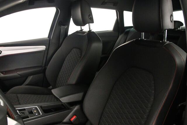 Seat LEON FR Business 1.5 TSI eHybrid 204pk Automaat Trekhaak, Adaptive cruise control, Navigatie, Achteruitrijcamera, Stoelverwarming, LED koplampen, Parkeersensoren