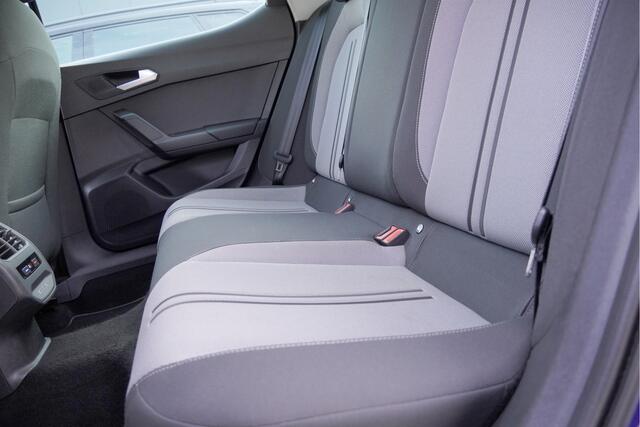 Seat LEON 1.5 eTSI 150PK! Automaat 5drs Style Launch Edition BJ2021 Lmv 17" | Led V+A | Pdc | Navi | Elek. trekhaak | Virtual cockpit | Climate control | Cruise control | Extra getint glas