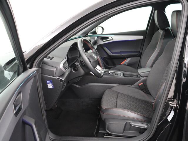 Seat LEON 1.5 eTSI FR Launch Edition | Stoelverwarming | Trekhaak | Adaptive cruise | Camera | Carplay | Sfeerverlichting | Navigatie | Keyless | Dynamic Chassis Control | Full LED