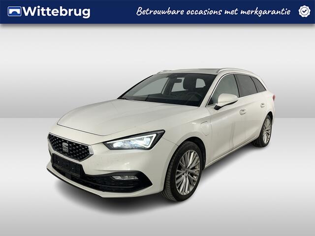 Seat LEON Sportstourer 1.4 TSI eHybrid PHEV Xcellence / AUTOMAAT/ PANO/ STUUR+STOELVERWARM./ PARK.SENSOREN/ CAMERA/ ACC/ DODEHOEK/ FULL LINK/ DIGITAL DASH/ RIJ-MODI/ NAVI/ DAB/ CLIMA/ LED/ ISOFIX/ 17'' LMV