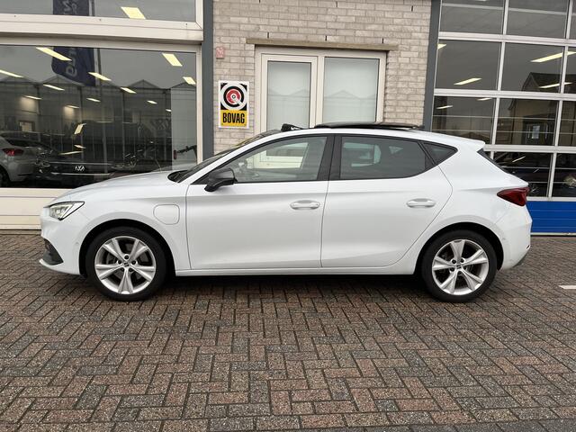 Seat LEON 1.4 TSI eHybrid PHEV FR / AUTOMAAT/ PANO/ TREKHAAK/ ALCANTARA/ ACC/ MEMORY SEAT/ DODEHOEK/ PARK.SENSOR.V+A/ CAMERA/ KEYLESS/ STUUR+STOELVERWARM./ FULL LINK/ VIRTUAL COCKPIT/ NAVI/ DAB/ CLIMA/ LED/ RIJ-MODI/ 17'' LMV