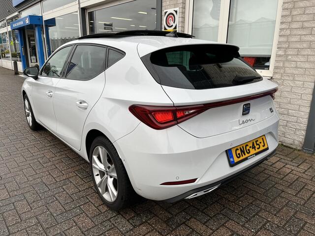 Seat LEON 1.4 TSI eHybrid PHEV FR / AUTOMAAT/ PANO/ TREKHAAK/ ALCANTARA/ ACC/ MEMORY SEAT/ DODEHOEK/ PARK.SENSOR.V+A/ CAMERA/ KEYLESS/ STUUR+STOELVERWARM./ FULL LINK/ VIRTUAL COCKPIT/ NAVI/ DAB/ CLIMA/ LED/ RIJ-MODI/ 17'' LMV