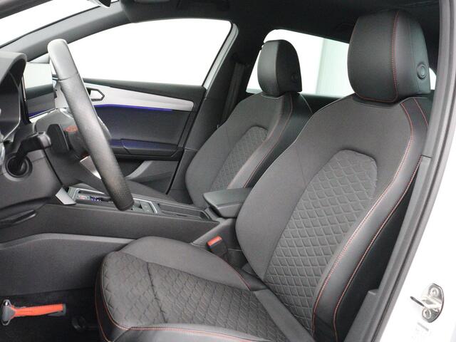 Seat LEON 1.5 eTSI FR Intens | Carplay | Adaptive cruise | Sfeerverlichting | Navigatie | Parkeerhulp | Dodehoek detectie | Full LED | Climate control | Bluetooth