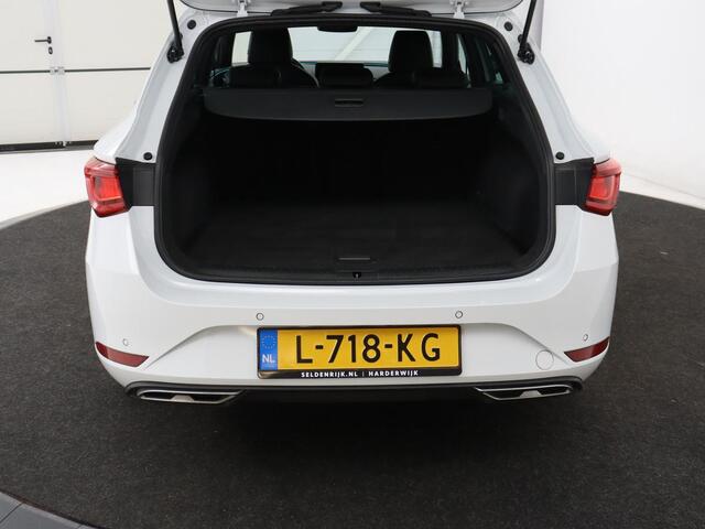 Seat LEON 1.5 eTSI FR Intens | Carplay | Adaptive cruise | Sfeerverlichting | Navigatie | Parkeerhulp | Dodehoek detectie | Full LED | Climate control | Bluetooth