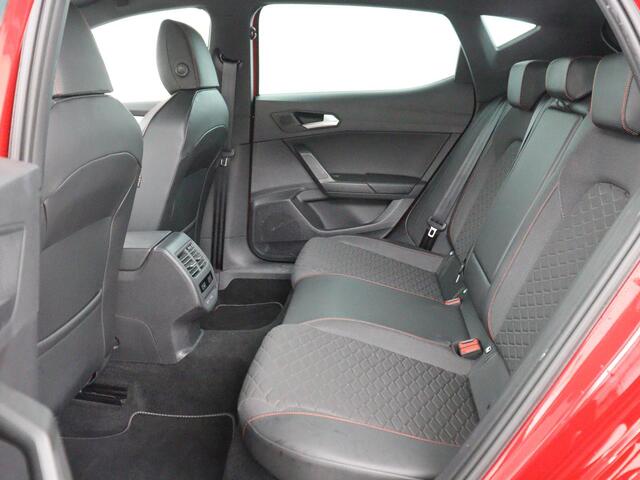 Seat LEON 1.5 eTSI FR Launch Edition | Stoelverwarming | Adaptive cruise | Carplay | Camera | Beats Pack | Sfeerverlichting | Navigatie | Keyless | Stuurverwarming | Navigatie