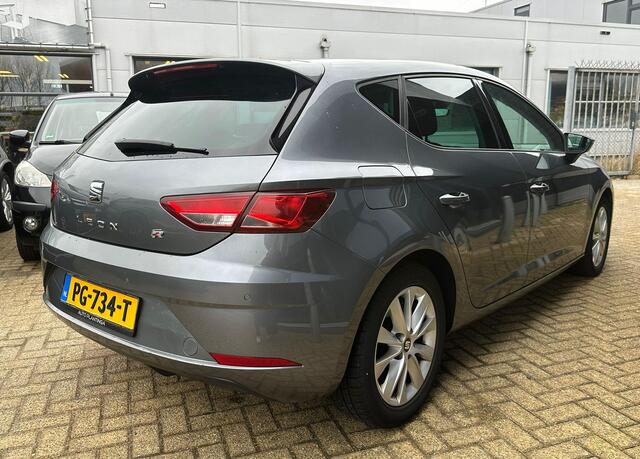 Seat LEON 1.0 EcoTSI Style Business Intense 116PK | AUTOMAAT | NL Auto | 2e Eigenaar | Sportonderstel | Navigatie | Apple Carplay | Android Auto | Privacy Glass | Parkeersensoren Voor en Achter | Climate Control | Cruise Control | Lichtmetalen Velgen |