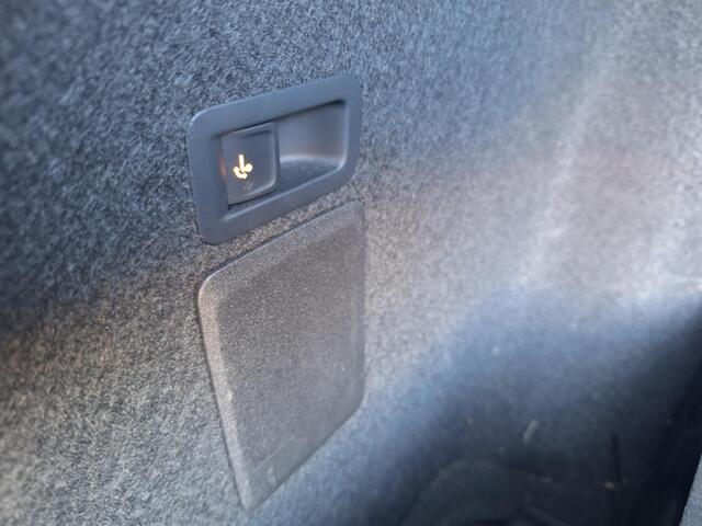 Seat LEON Sportstourer 1.5 TSI Style Launch Edition | 18"LM | Trekhaak | Full LED | Climate V=A | Navi |