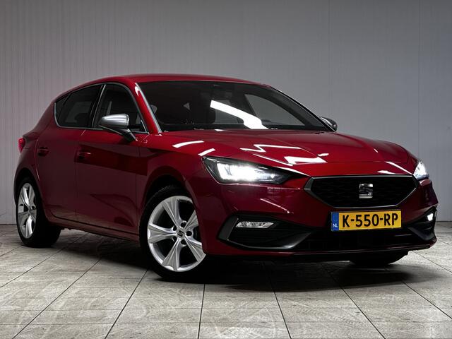 Seat LEON 1.0 TSI FR/ Virtual Cockpit/ 17'' LMV/ LED koplampen/ Sportstoelen/ Apple + Android/ Zwarte-Hemel/ Cruise/ Extra getint glas/ Keyless-Go/ PDC/ DAB+/ Lane-Assist.