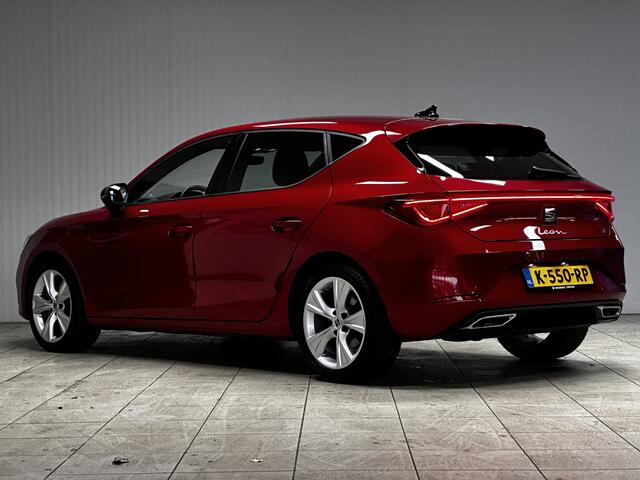 Seat LEON 1.0 TSI FR/ Virtual Cockpit/ 17'' LMV/ LED koplampen/ Sportstoelen/ Apple + Android/ Zwarte-Hemel/ Cruise/ Extra getint glas/ Keyless-Go/ PDC/ DAB+/ Lane-Assist.