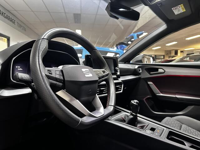 Seat LEON 1.0 TSI FR/ Virtual Cockpit/ 17'' LMV/ LED koplampen/ Sportstoelen/ Apple + Android/ Zwarte-Hemel/ Cruise/ Extra getint glas/ Keyless-Go/ PDC/ DAB+/ Lane-Assist.