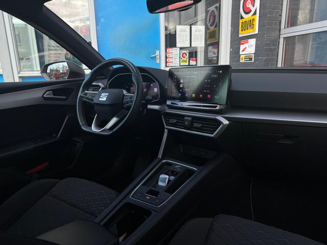Seat LEON Sportstourer 1.5 eTSI FR Launch Edition | Achteruitrij assistent | Achteruitrijcamera | Airco (automatisch)