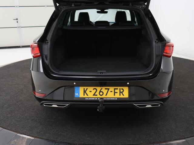Seat LEON 1.5 eTSI FR Launch Edition | Stoelverwarming | Trekhaak | Adaptive cruise | Camera | Carplay | Sfeerverlichting | Navigatie | Keyless | Dynamic Chassis Control | Full LED