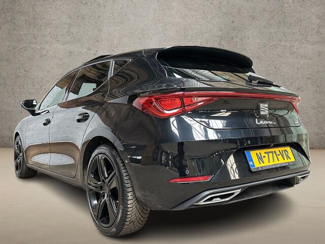 Seat LEON 1.0 eTSI FR Intense Sport Automaat (SCHUIFDAK, BLACK PACK, APPLE CARPLAY, GROOT NAVI, CAMERA, GETINT GLAS, SPORTSTOELEN, KEYLESS, ADAPTIVE CRUISE, NIEUWSTAAT)