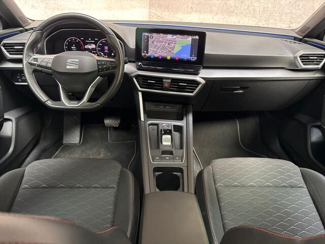 Seat LEON 1.5 eTSI FR Sport 150Pk Automaat (SCHUIFDAK, APPLE CARPLAY, GROOT NAVI, PARKEERSENSOREN, SPORTSTOELEN, LEDER, GETINT GLAS, ADAPTIVE CRUISE, NIEUWSTAAT)