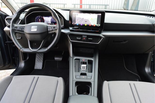 Seat LEON Sportstourer 1.5 eTSI Style Launch Edition O.a: Camera, PDC, Carplay, Navi, Clima, ACC, Etc. All-in prijs!