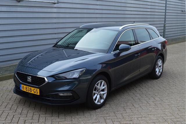 Seat LEON Sportstourer 1.5 eTSI Style Launch Edition O.a: Camera, PDC, Carplay, Navi, Clima, ACC, Etc. All-in prijs!