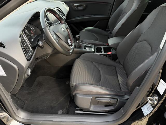 Seat LEON 1.4 EcoTSI FR Business Intense Sensoren V+A / Carplay / Cruise C. / Winter Pakket / Navi