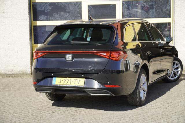 Seat LEON Sportstourer 1.5 TSI Style Launch Edition BJ2020 Lmv 16" | Led V+A | Pdc | Elek. trekhaak | Achteruitrijcamera | App-Connect | Navi | Virtual cockpit | Climate control | Cruise control | Extra getint glas