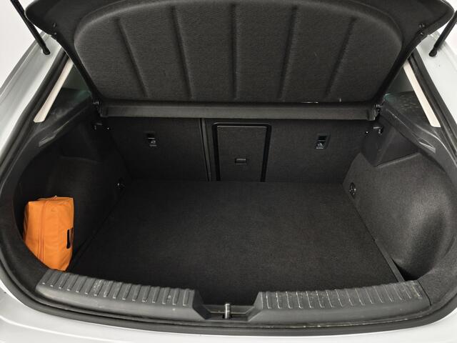 Seat LEON 1.4 TSI eHybrid PHEV FR Business Intense | Stoel en stuurverwarming | Parkeersensoren voor en achter |