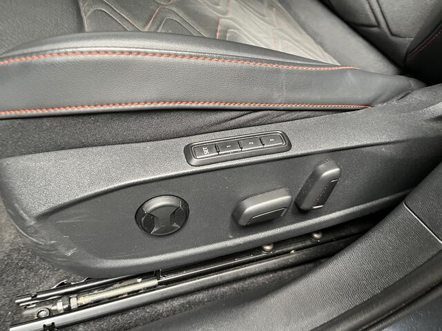 Seat LEON Sportstourer 1.4 TSI eHybrid PHEV FR Business Intense / AUTOMAAT/ PANO/ ALCANTARA/ CAMERA/ PARK. SENSOREN/ MEMORY SEATS/ DCC/ ELEK. ACHTERKLEP/ DODE HOEK/ KEYLESS/ LED/ STOEL-STUURVERWARM./ FULL LINK/ ADAPT. CRUISE/ NAVI/ CLIMA/ DAB/ 18" LMV