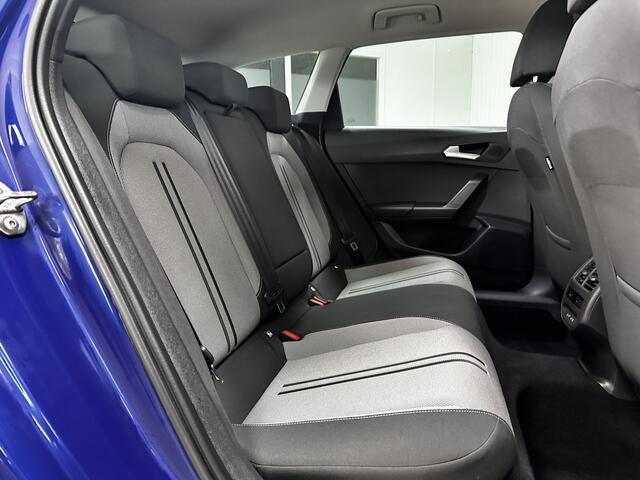 Seat LEON Sportstourer 1.5 TSI Style Business Intense/ Virtual-Dashb./ 16'' LMV/ LED Koplampen/ Keyless-GO/ Adaptive Cruise/ Apple + Android/ Extra getint glas/ Camera/ Lane-Assist./ Navi/ Grootlicht Assist.