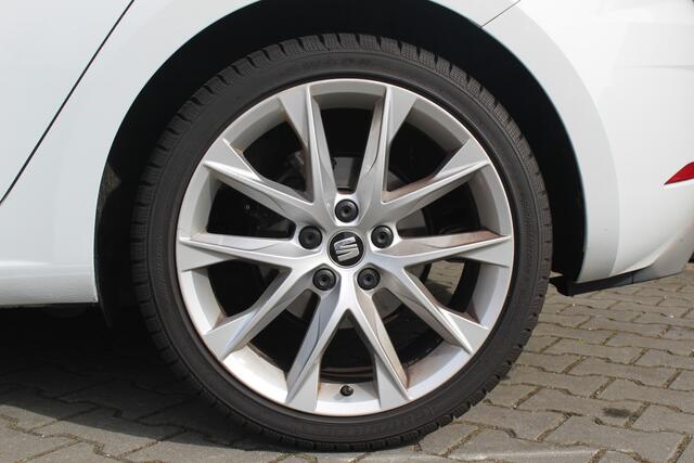 Seat LEON 1.5 TSI FR Business Intense 185pk | Incl. 12 maanden garantie | Stage 1 tune | Schuif/kantel dak | Stoelverwarming | Digitale cockpit | Parkeersensoren | Beats audio | Climate control | Adaptive cruise control | Airco | Apple carplay/Android auto