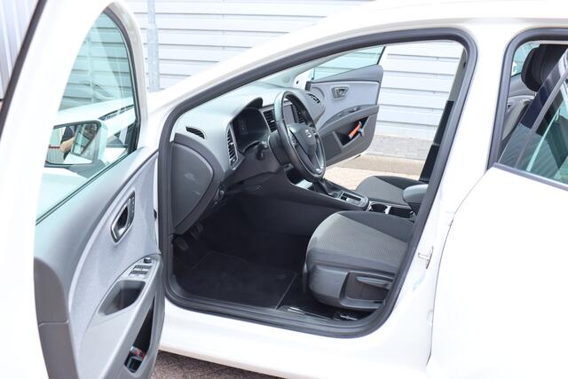 Seat LEON ST 1.0 EcoTSI Style Business Intense O.a: Pdc, Camera, Park.hulp, 17 Inch L.m., Key-Less, Clima, Cruise, Carplay, etc.. Rijklaar! All-in prijs.