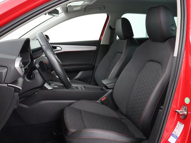 Seat LEON 1.4 TSI eHybrid PHEV FR | SOH 97,5% | Stoelverwarming | Adaptive cruise | Sfeerverlichting | Navigatie | Parkeerhulp | Full LED | Stuurverwarming | Bluetooth | Plug In