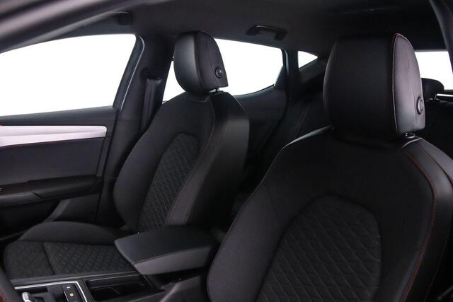 Seat LEON FR Business 1.5 TSI eHybrid 204pk DSG Automaat Adaptive cruise control, Achteruitrijcamera, LED matrix koplampen, Navigatie, Stuurwiel verwarmd, Black pack