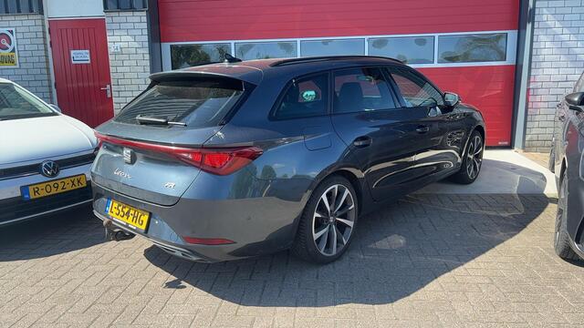 Seat LEON Sportstourer 1.5 eTSI FR Launch Edition SFEER / KEYLESS / STOELVERW / STUURVERW / TREKHAAK / FULL LED / CARPLAY / PDC