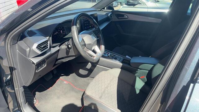 Seat LEON Sportstourer 1.5 eTSI FR Launch Edition SFEER / KEYLESS / STOELVERW / STUURVERW / TREKHAAK / FULL LED / CARPLAY / PDC