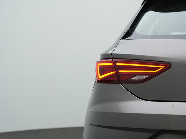 Seat LEON 1.0 EcoTSI 115 pk DSG Style Business Intense | Navigatie | Parkeersensoren voor/achter