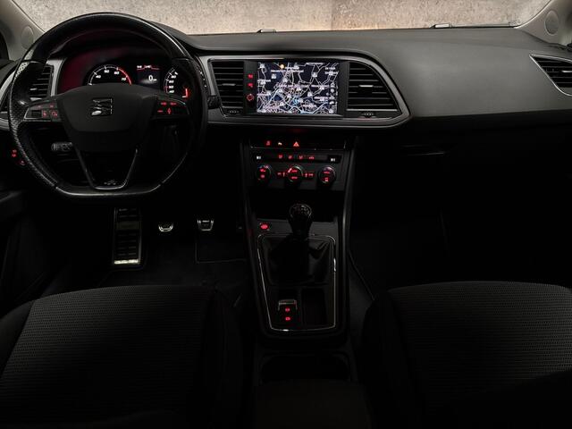 Seat LEON 1.5 TSI FR Sport (4 CILINDER, APPLE CARPLAY, NAVIGATIE, CAMERA, CLIMATE, SPORTSTOELEN, GETINT GLAS, ADAPTIVE CRUISE, KEYLESS, NIEUWSTAAT)