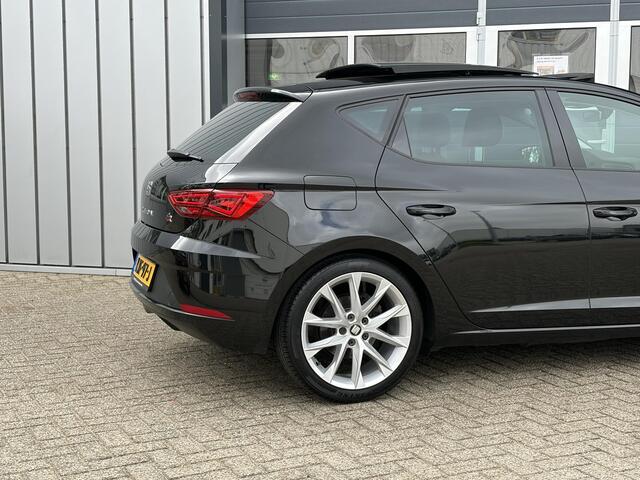 Seat LEON 1.5 TSI FR Business Intense | Pano | Beats | Parkeer sensoren | Stoel verwarming |