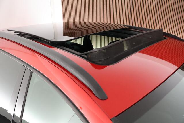Seat LEON ST 1.5 TSI 150pk DSG FR Ultimate Edition Black Panoramadak Camera Keyless Beats Stoelverwarming Navigatie