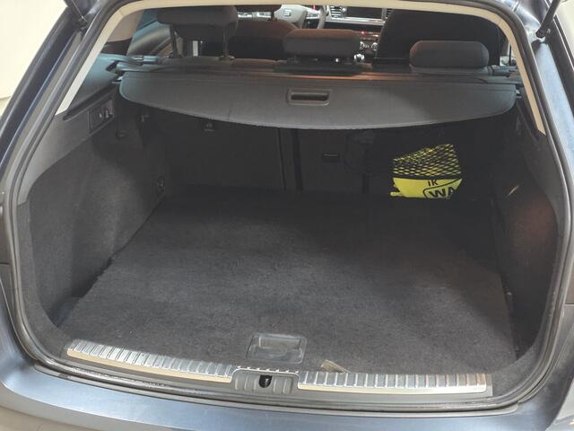 Seat LEON ST 1.0 TSI Style Business Intense/ Facelift/ Lane-Assist./ 16'' LMV/ Keyless/ Navi/ Clima/ Cruise/ Elek. pakket/ Isofix/ Bluetooth/ Multi. LEDER. Stuur/ Mistl./ PDC V+A/ Extra getint glas.