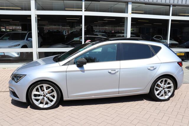 Seat LEON 2.0 TSI CUPRA DSG Automaat Panoramadak, volledig digitaal instrumentenpaneel.