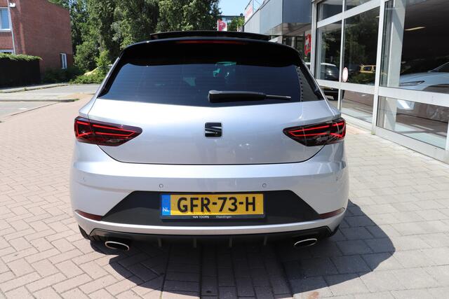Seat LEON 2.0 TSI CUPRA DSG Automaat Panoramadak, volledig digitaal instrumentenpaneel.