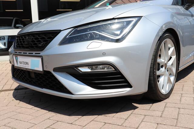 Seat LEON 2.0 TSI CUPRA DSG Automaat Panoramadak, volledig digitaal instrumentenpaneel.