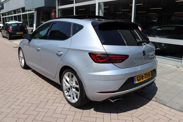 Seat LEON 2.0 TSI CUPRA DSG Automaat Panoramadak, volledig digitaal instrumentenpaneel.