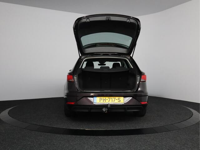 Seat LEON ST 1.0 EcoTSI Style Business Intense | Trekhaak | Navigatie | Station | Climate Control |