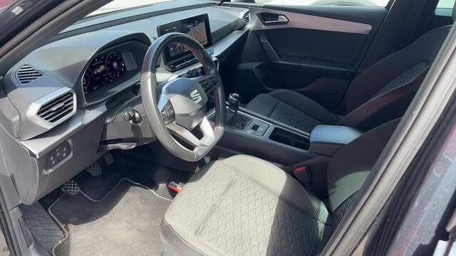 Seat LEON Sportstourer 1.5 TSI FR Business Intense CAMERA / KEYLESS / FULL LED / CARPLAY / STOELVERW / STUURVERW / NAVI / CLIMA / PDC / BLUETOOTH / ACC / NL-AUTO