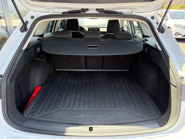 Seat LEON Sportstourer 1.5 eTSI Style | Stoelverwarming | Trekhaak | Stuurverwarming |
