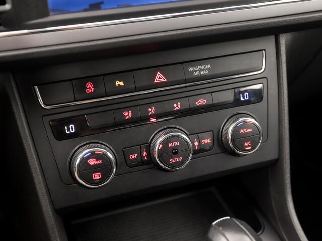 Seat LEON 1.0 TSI Intense Sport Automaat (APPLE CARPLAY, NAVIGATIE, CLIMATE, PARKEERSENSOREN, SPORTSTOELEN, LM VELGEN, CRUISE, NIEUWSTAAT)